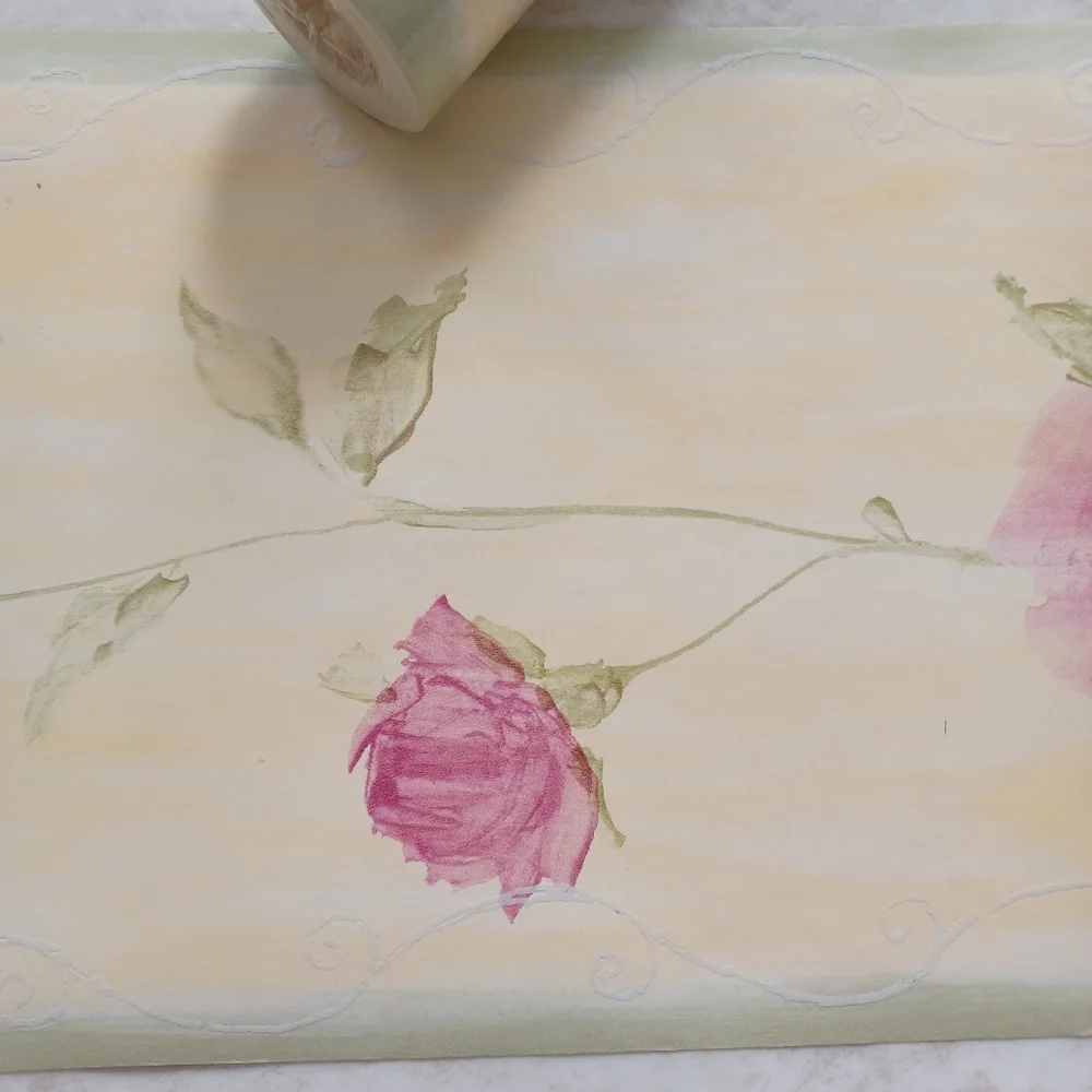 Wallpaper Border Rose's on Yellow Background